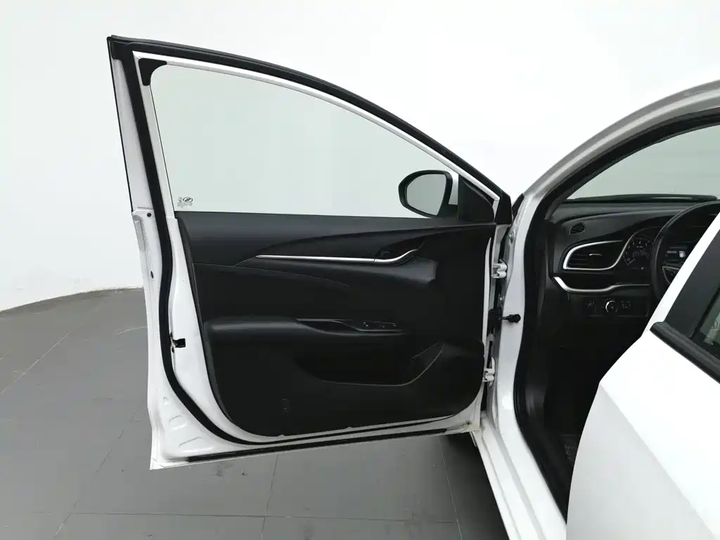 Buick Excelle — миниатюра 8