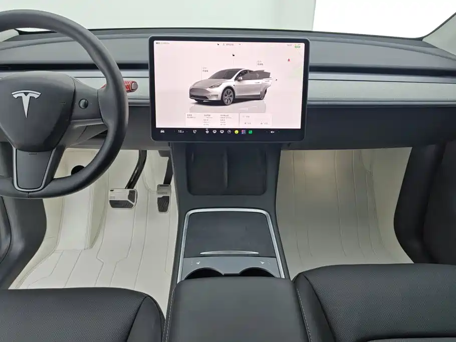 Tesla Model Y — миниатюра 16