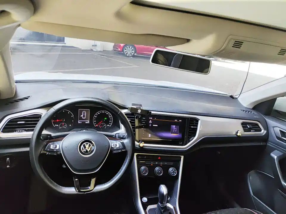 Volkswagen T-Roc — миниатюра 3