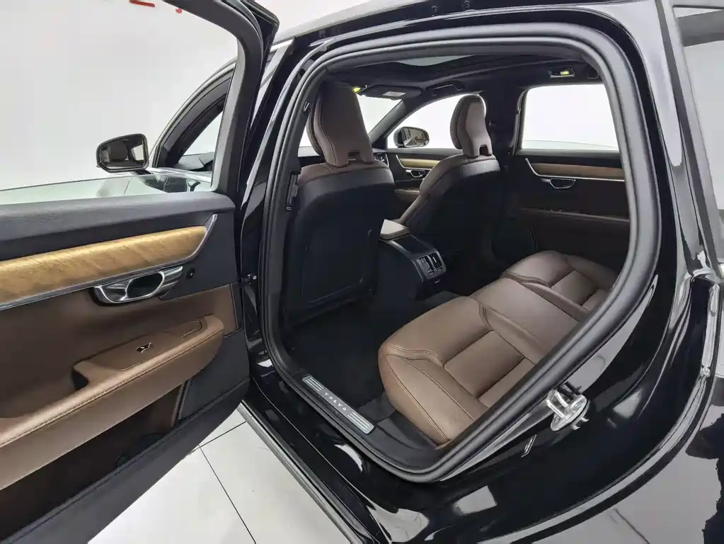 Volvo S90 — миниатюра 18
