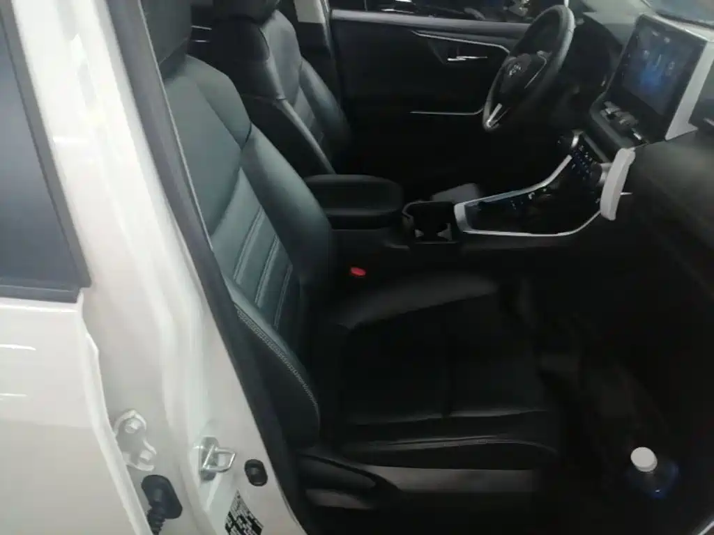 Toyota RAV4 — миниатюра 25