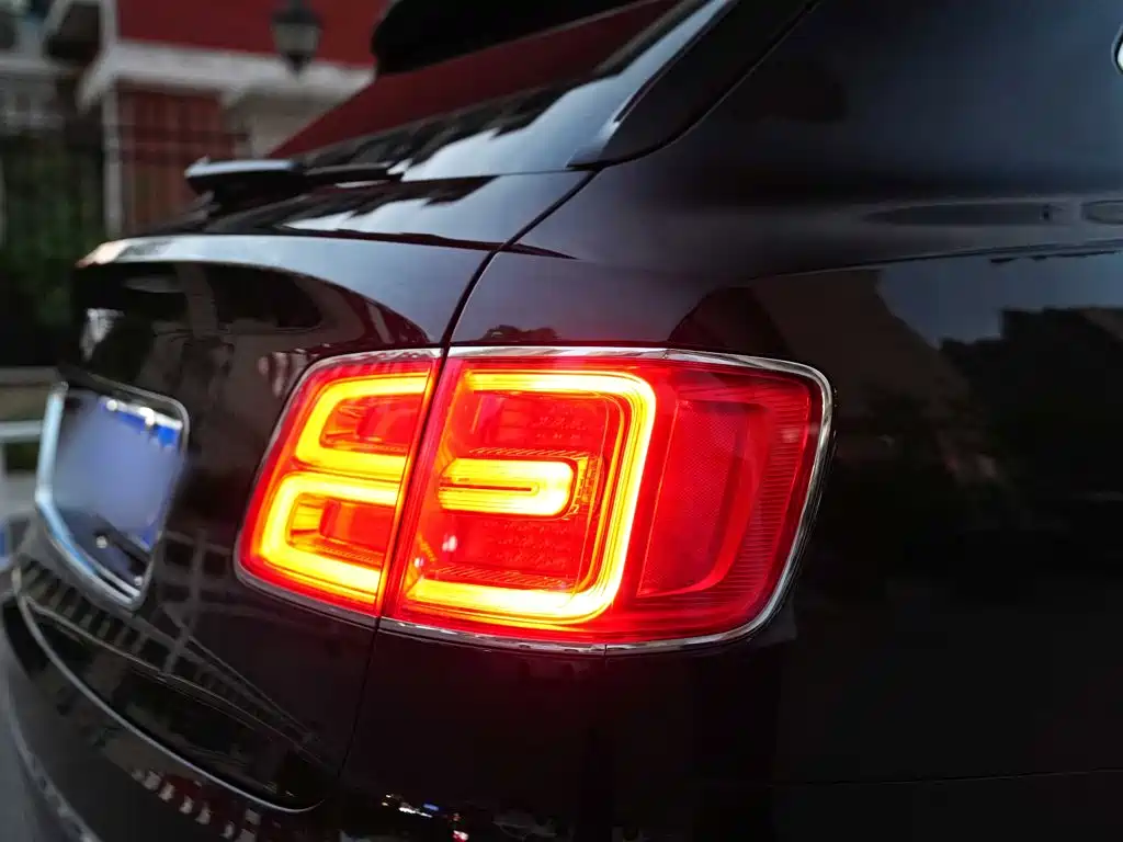 Bentley Bentayga — миниатюра 8