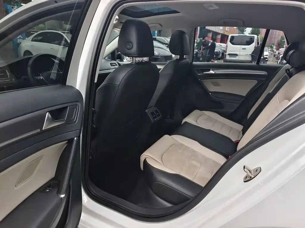 Volkswagen Golf — миниатюра 10