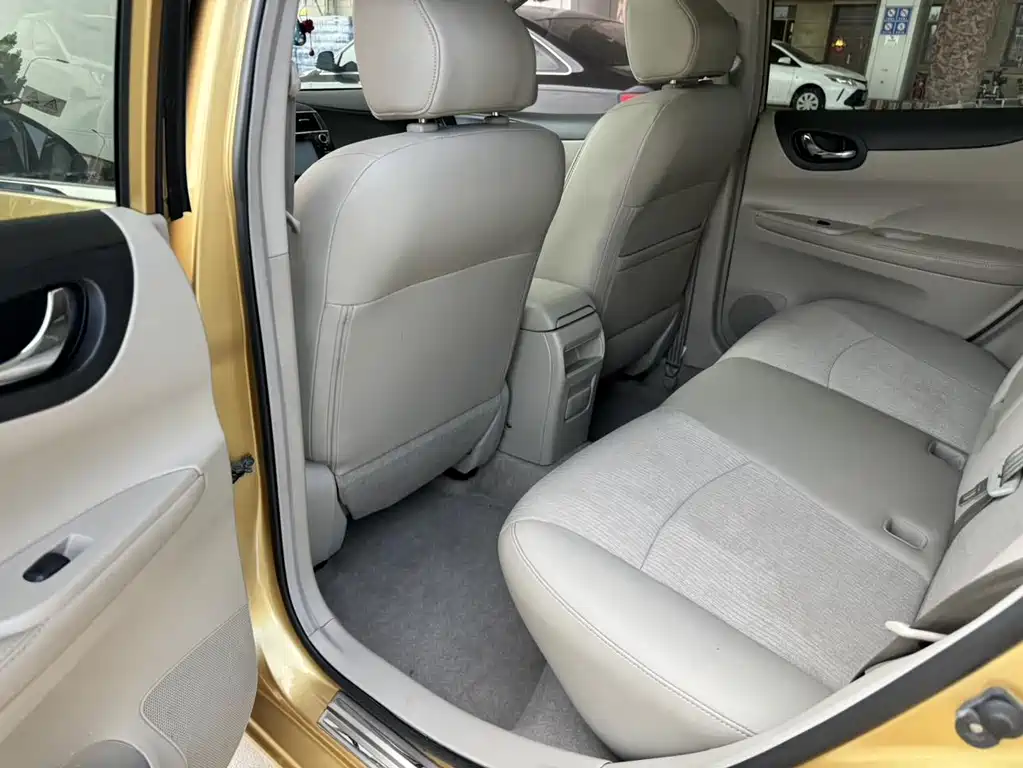 Nissan Tiida — миниатюра 8