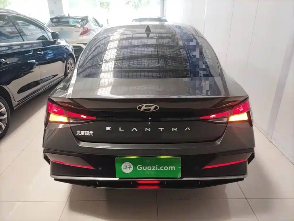 Hyundai Elantra — миниатюра 6