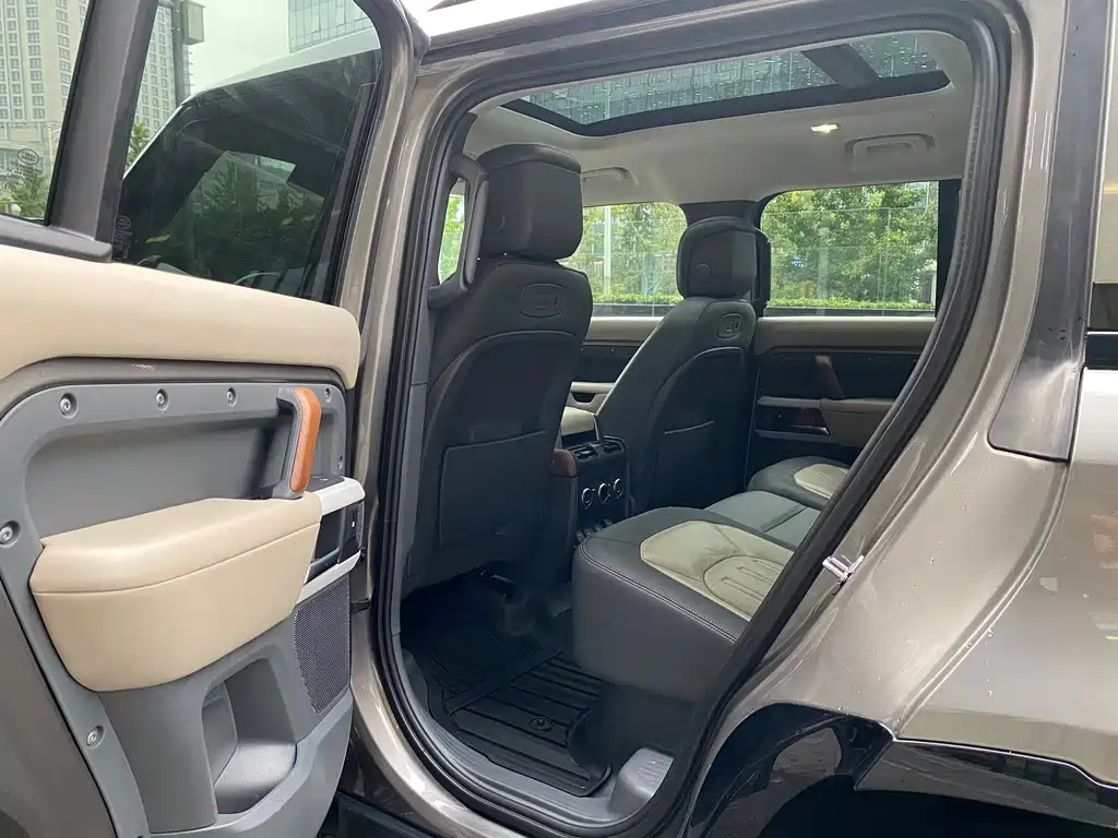 Land Rover Defender — миниатюра 10