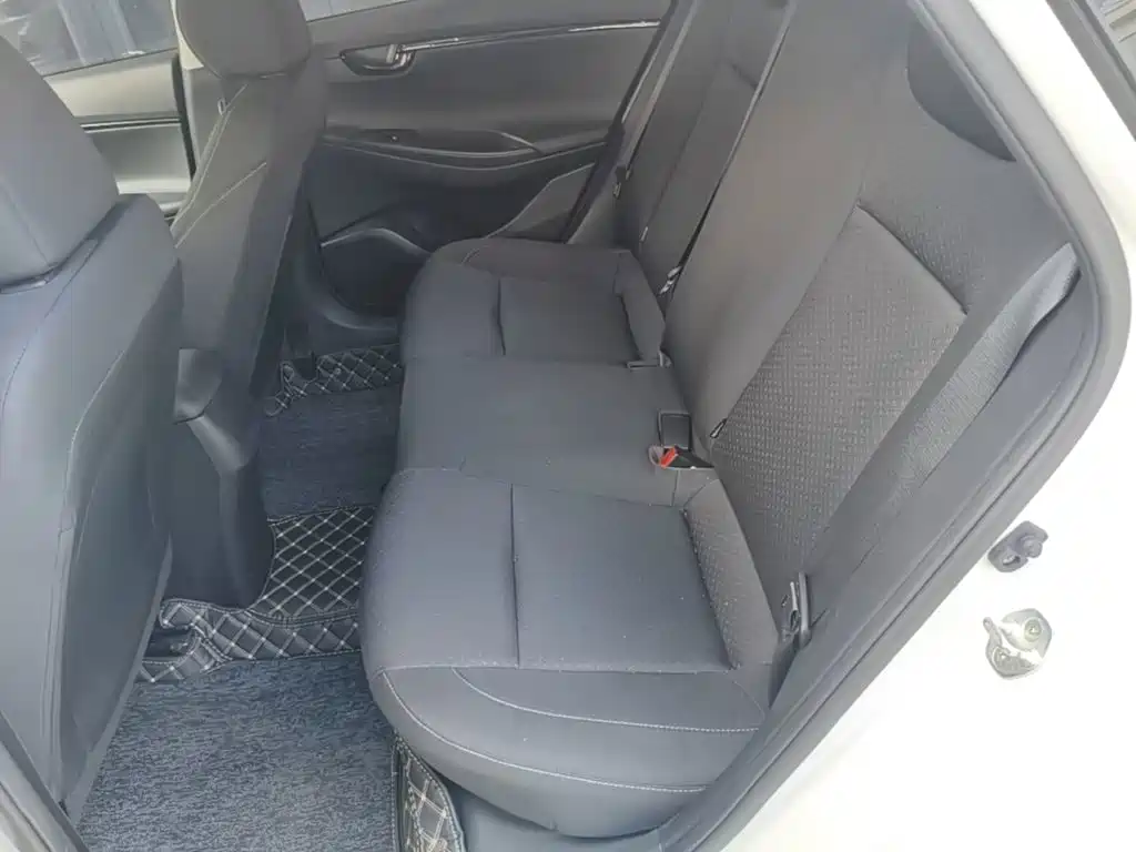 Hyundai Elantra — миниатюра 17