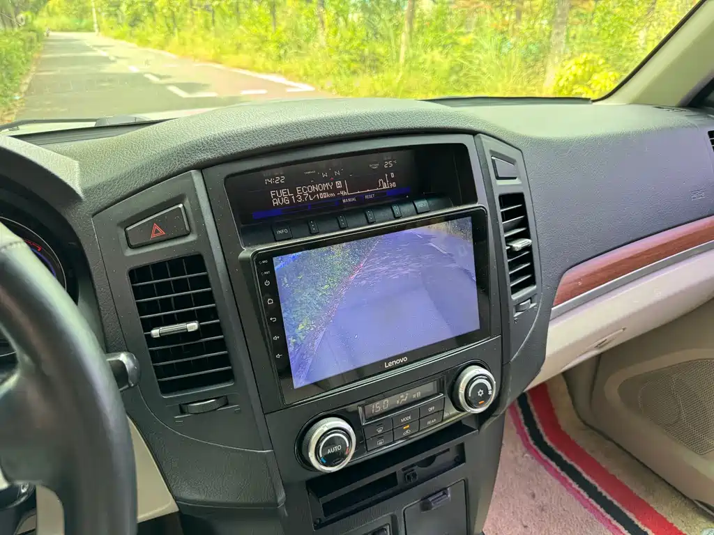 Mitsubishi Pajero (Import) — миниатюра 13