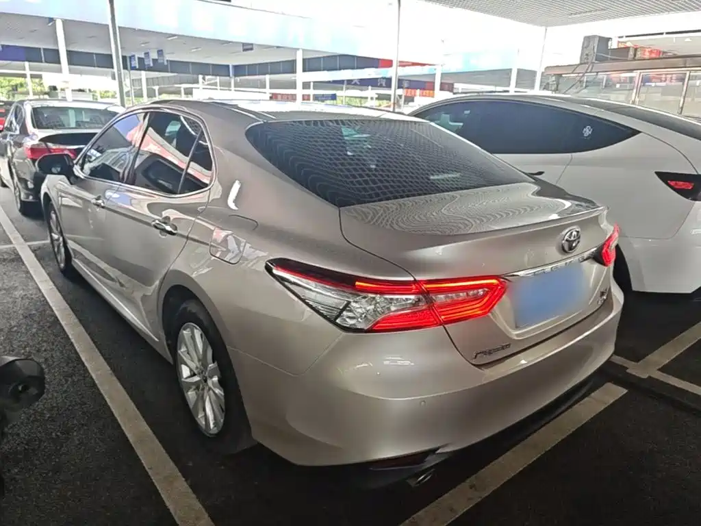 Toyota Camry — миниатюра 5