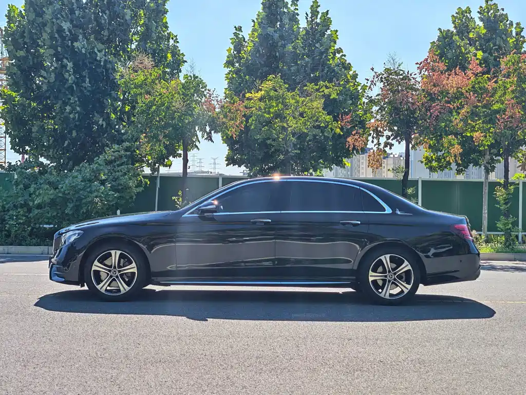 Mercedes-Benz E-Class — миниатюра 17