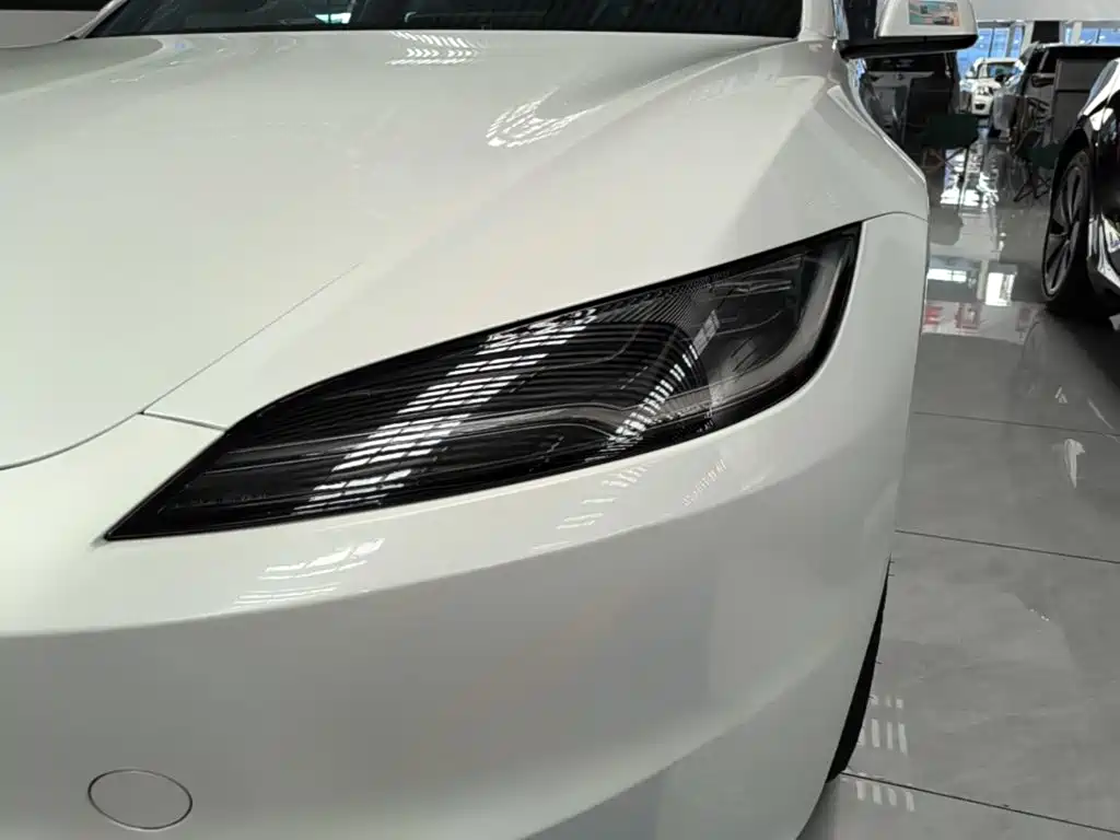 Tesla Model 3 — миниатюра 24