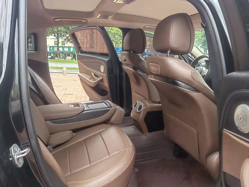 Mercedes-Benz E-Class — миниатюра 6