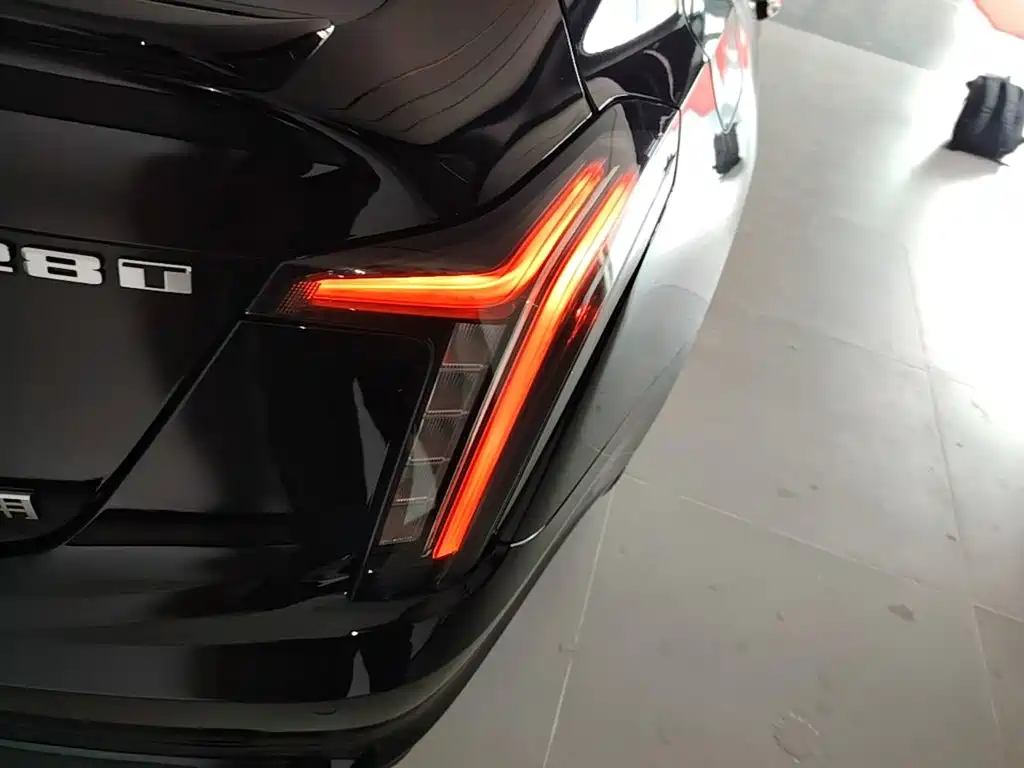 Cadillac CT5 — миниатюра 8