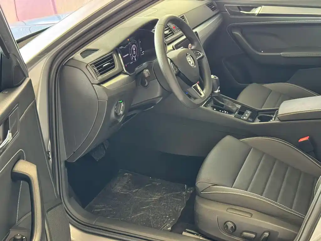 Skoda Superb — миниатюра 8