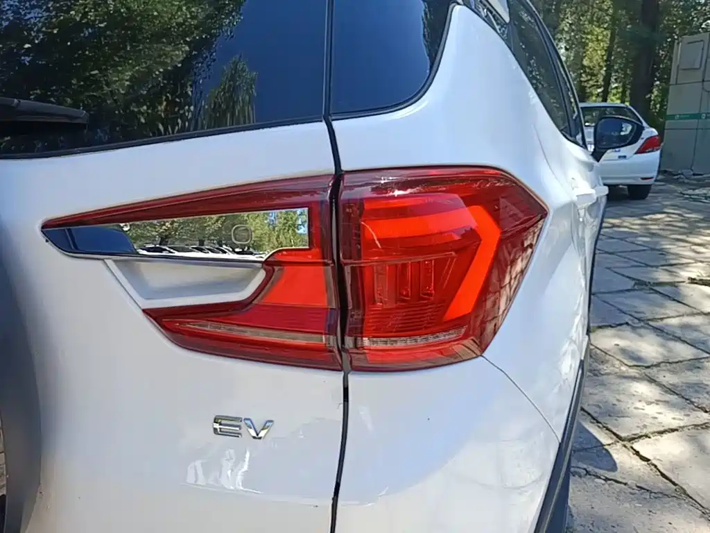 BYD Yuan EV — миниатюра 8