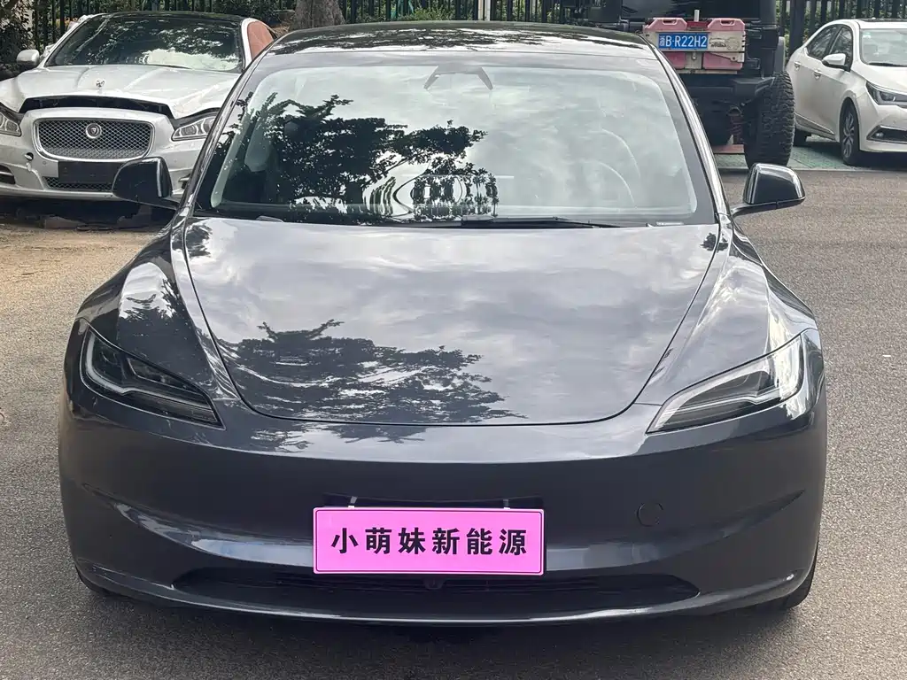 Tesla Model 3 — миниатюра 2