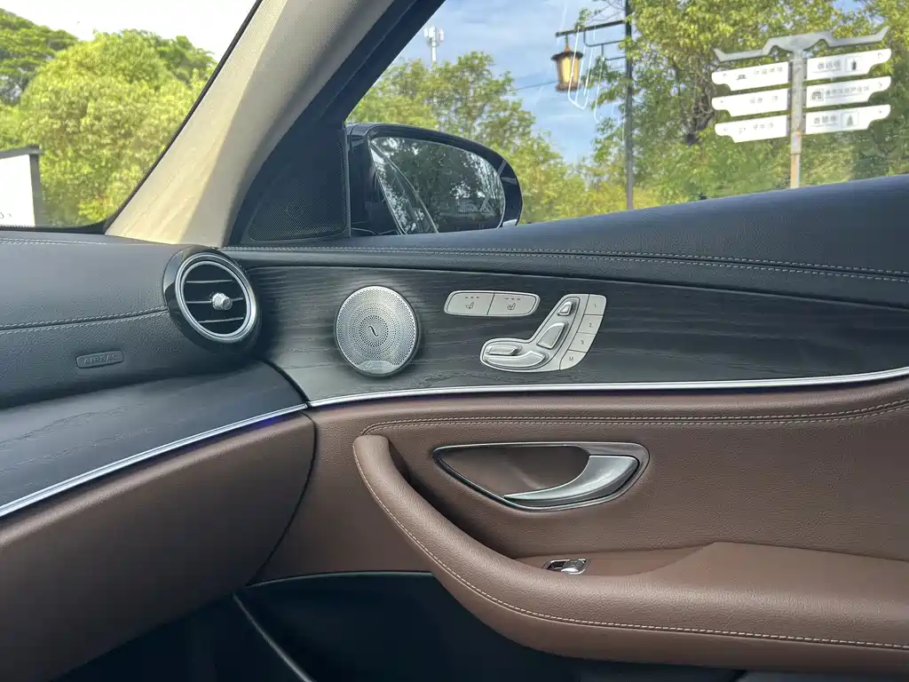 Mercedes-Benz E-Class — миниатюра 10