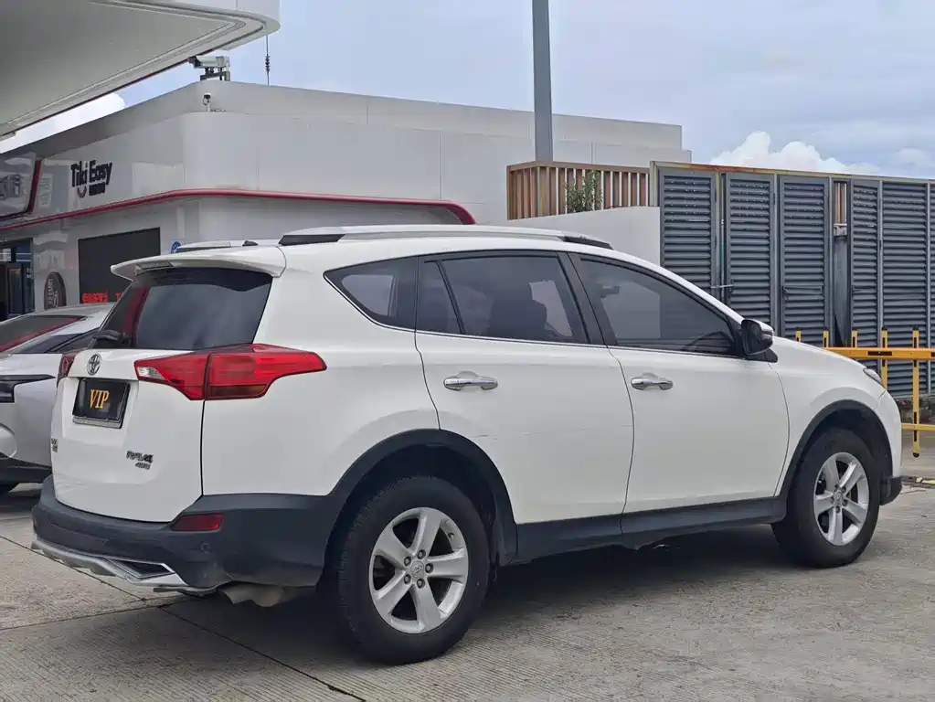 Toyota RAV4 — миниатюра 4