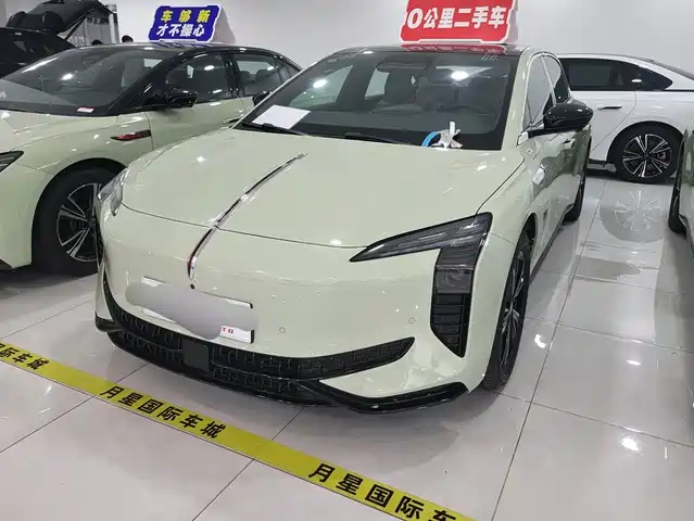 2026 Hongqi EH7