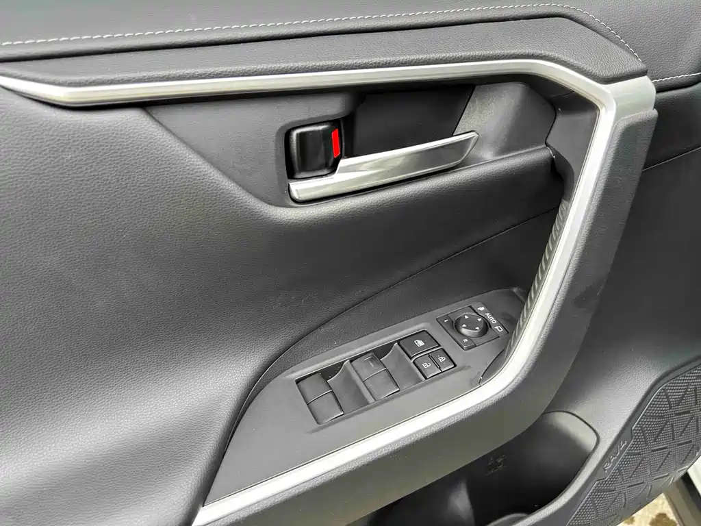 Toyota RAV4 — миниатюра 17