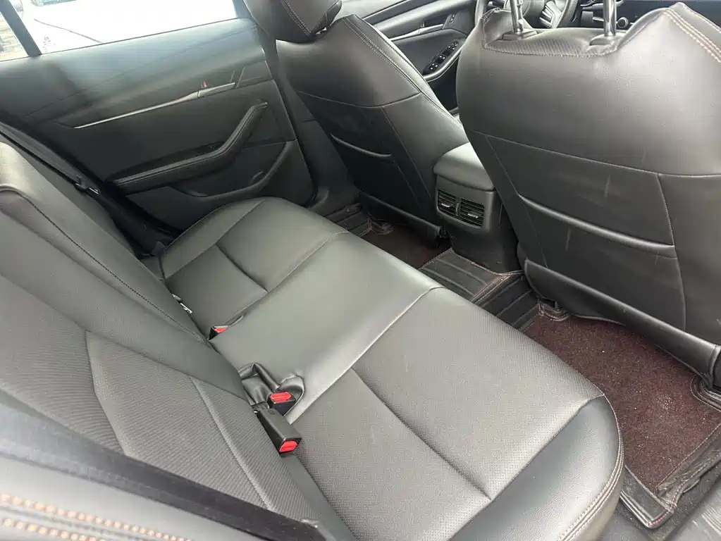 Mazda Mazda3 3 2023 2.0L AT