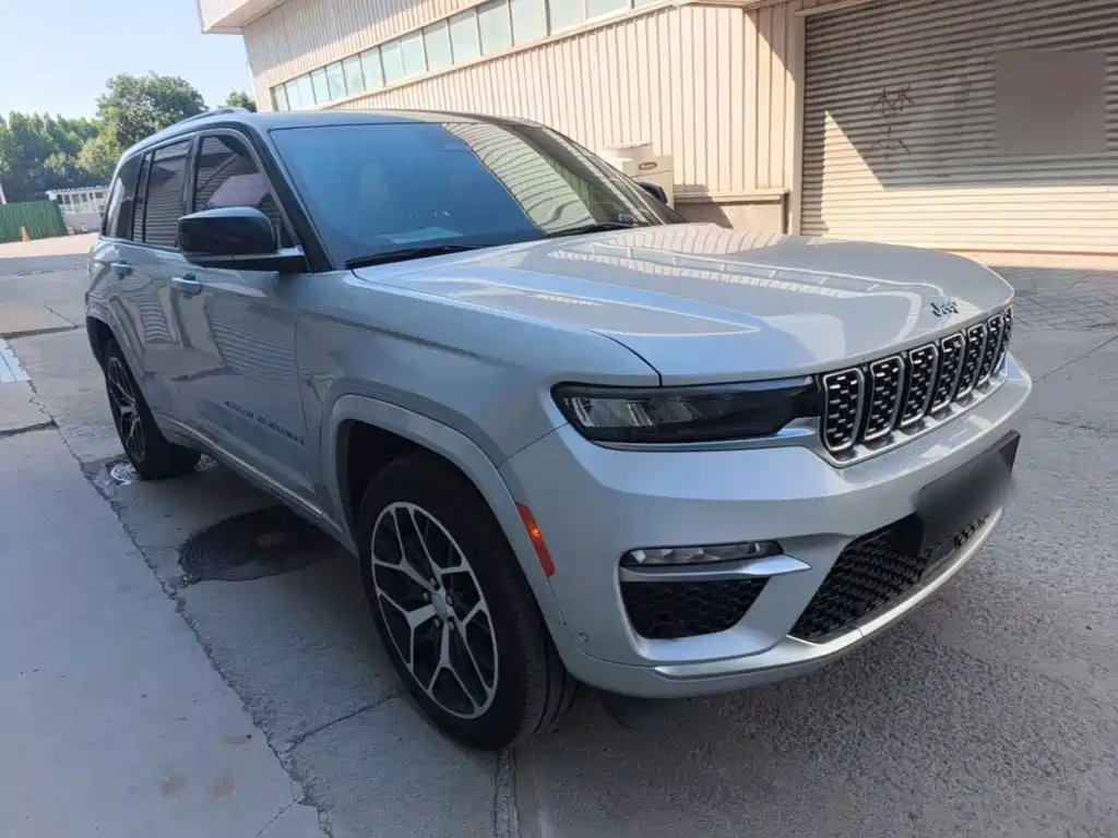 Jeep Grand Cherokee 4xe (Import) — миниатюра 4