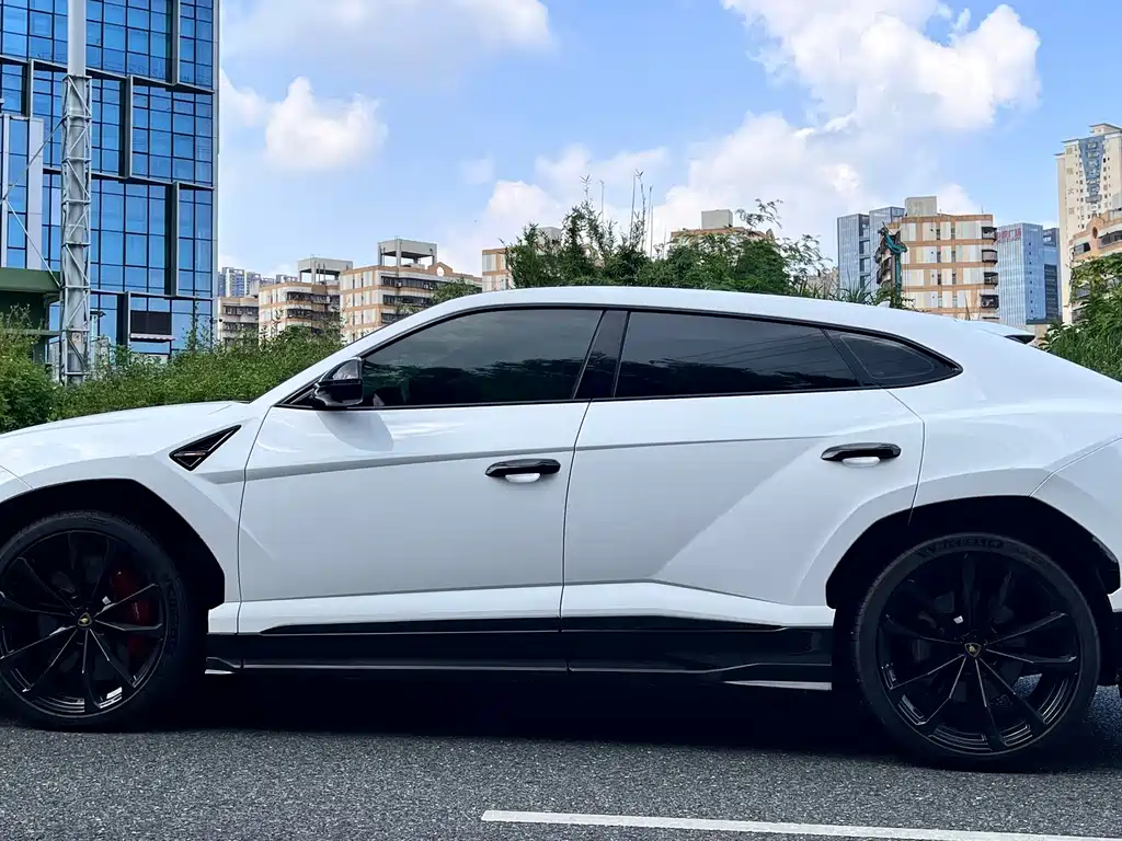 Lamborghini Urus — миниатюра 10