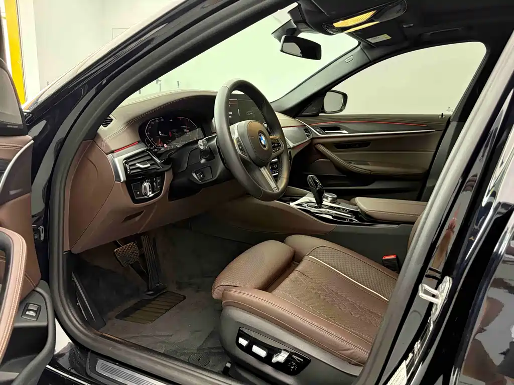 BMW 5 Series — миниатюра 4