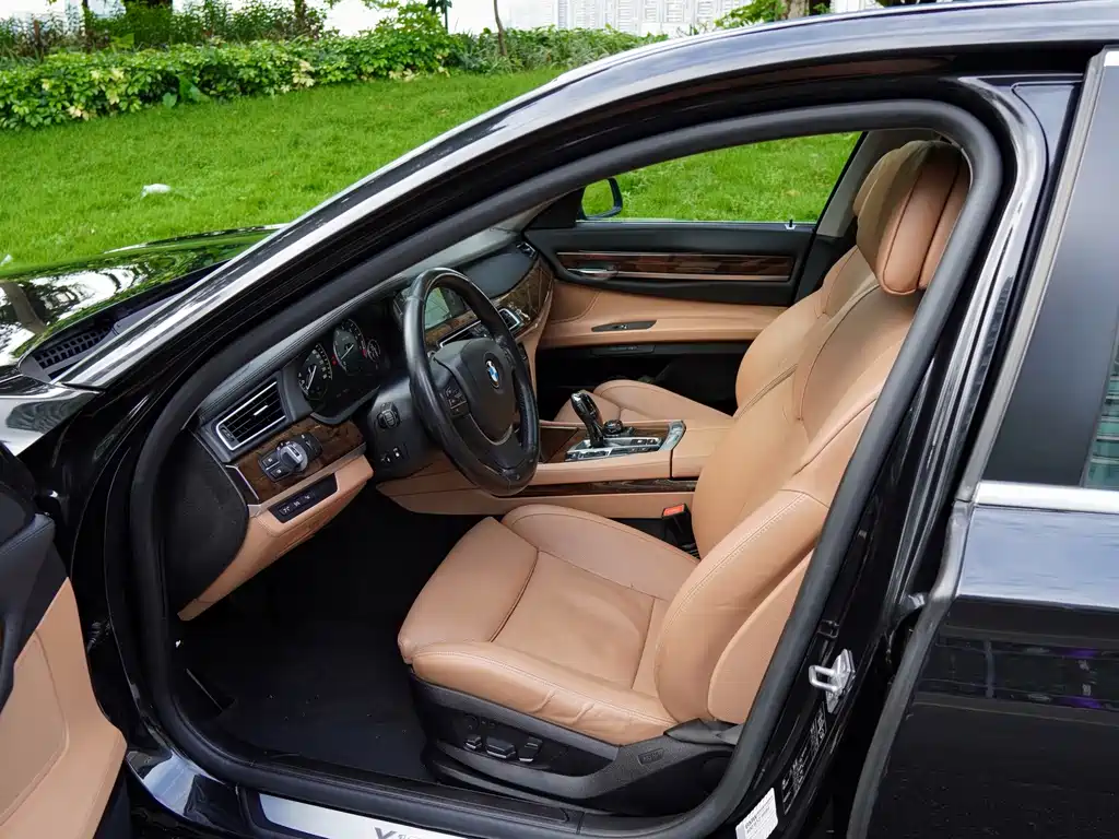 BMW 7 Series — миниатюра 4