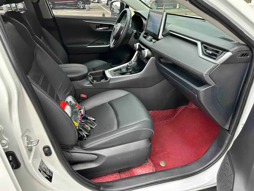 Toyota RAV4 — миниатюра 9