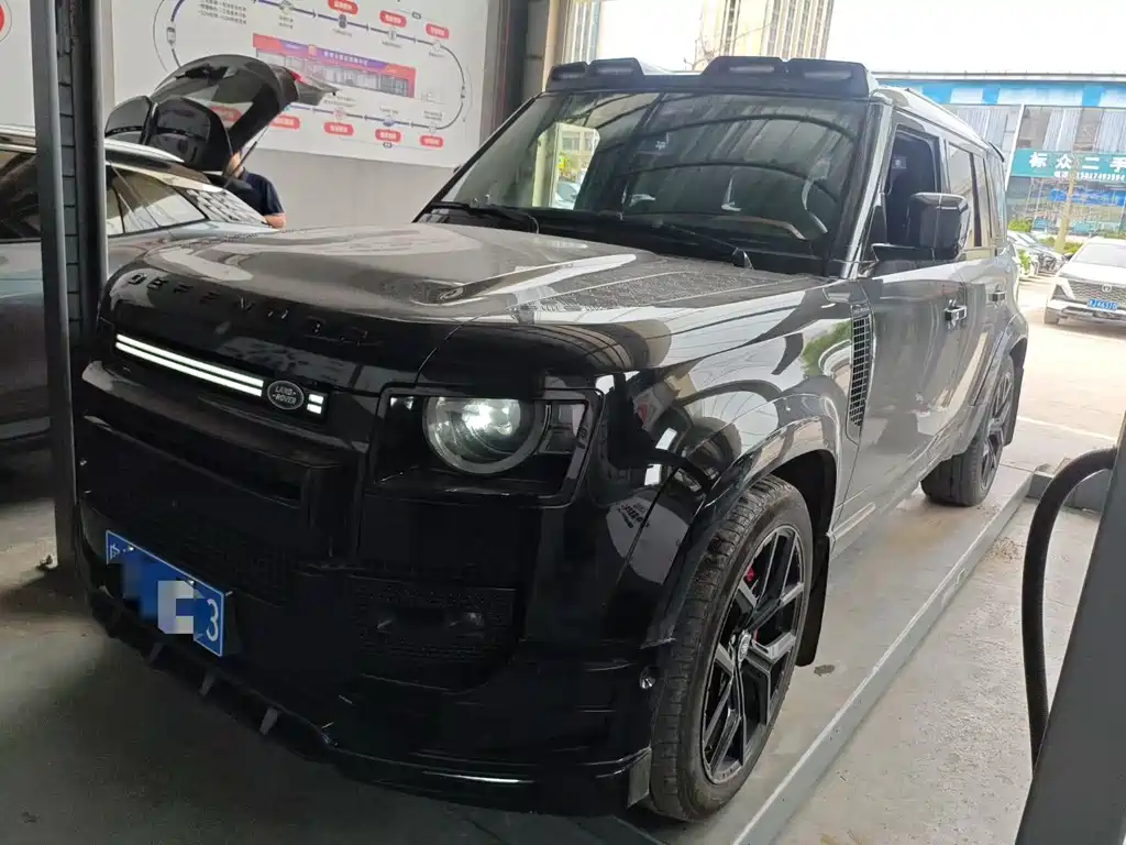Land Rover Defender 2024