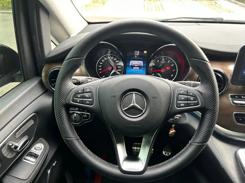 Mercedes-Benz V-Class — миниатюра 10