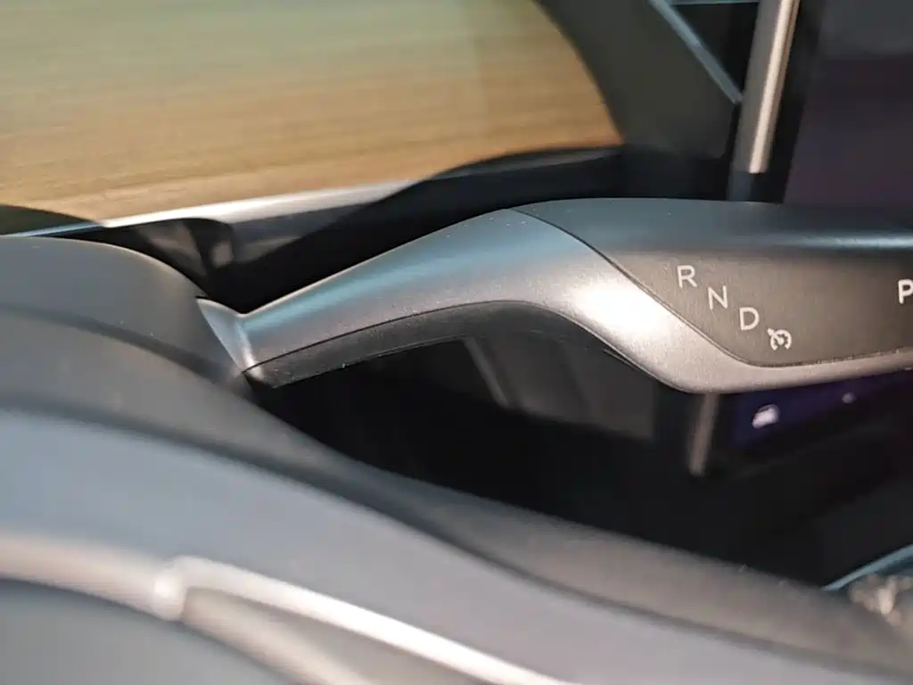 Tesla Model Y — миниатюра 14