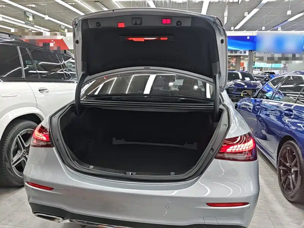 Mercedes-Benz E-Class — миниатюра 19