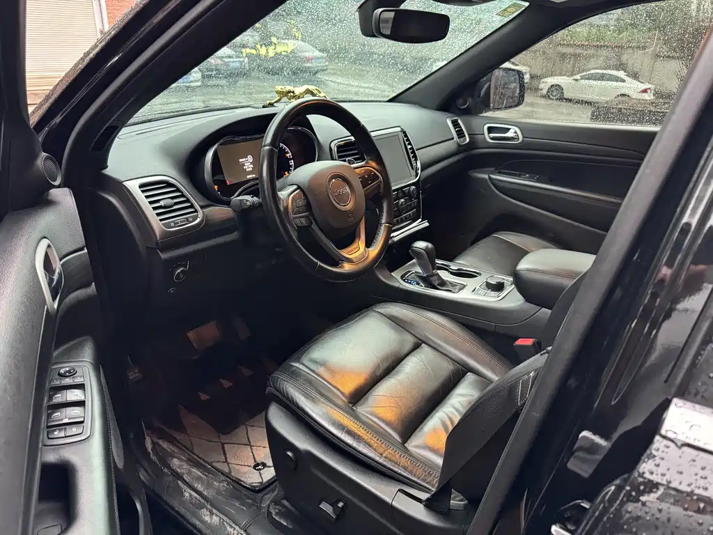 Jeep Grand Cherokee (Import) — миниатюра 2