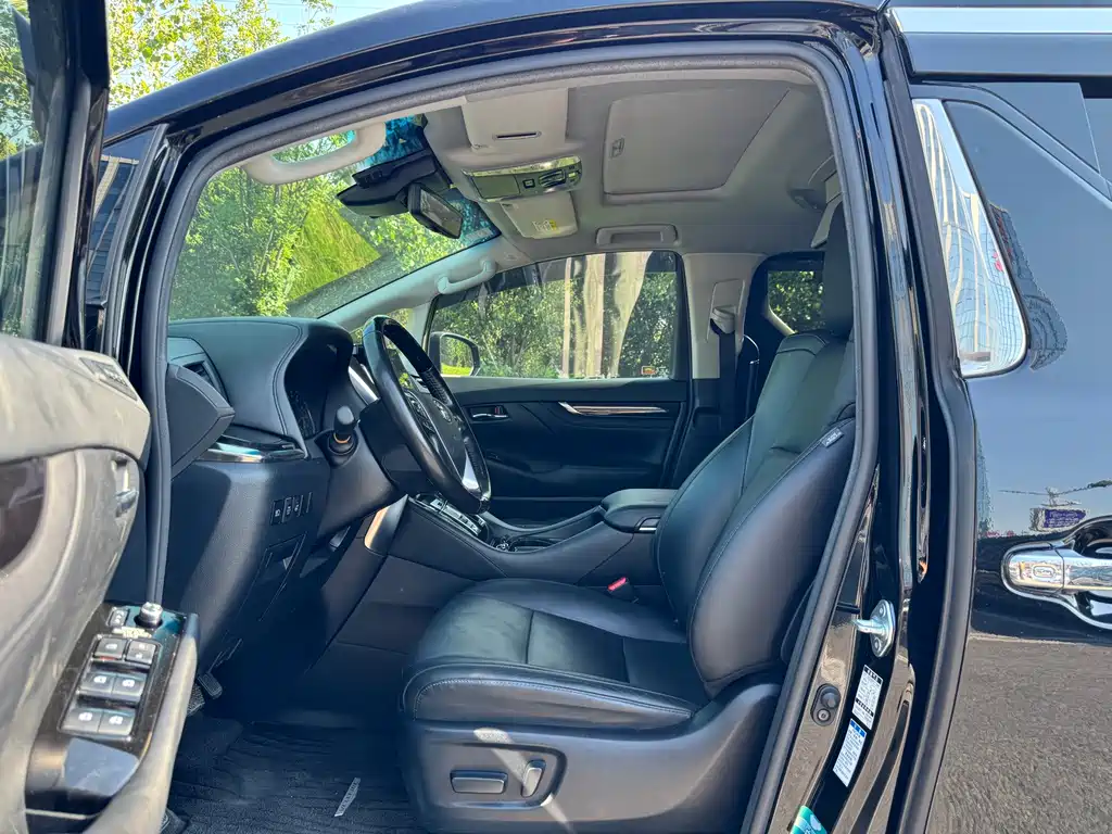 Toyota Vellfire — миниатюра 8