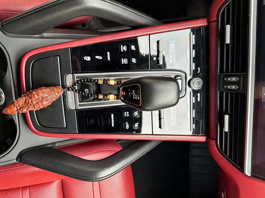 Porsche Cayenne — миниатюра 16