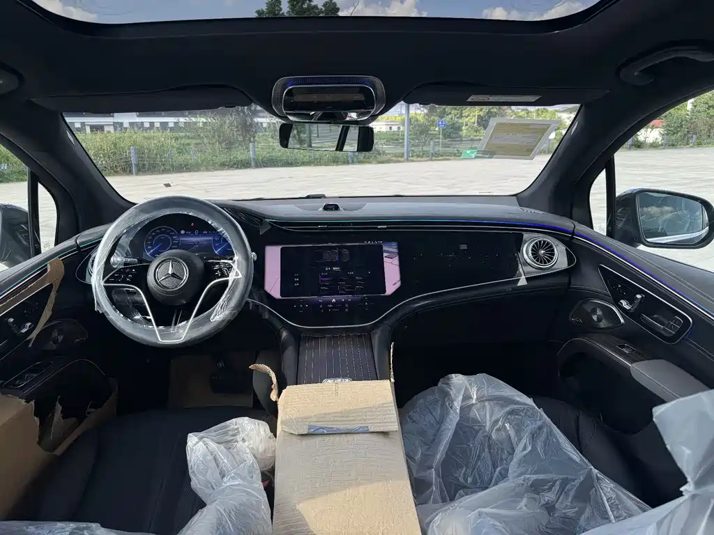 Mercedes-Benz EQS SUV — миниатюра 16