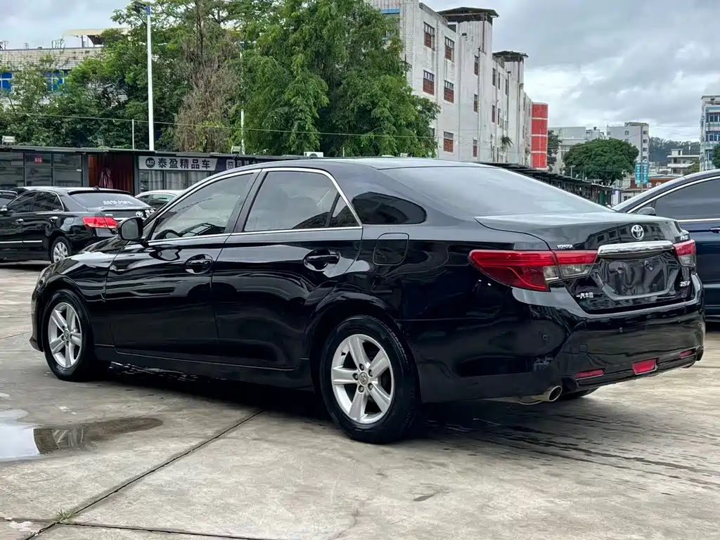 Toyota Reiz — миниатюра 11