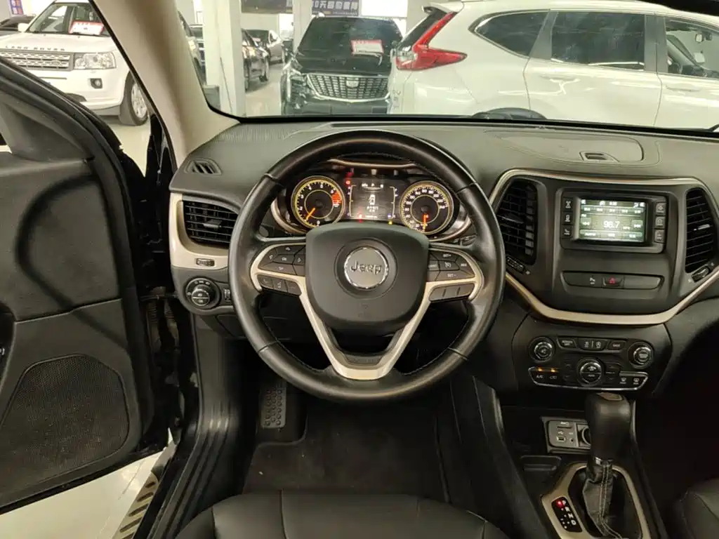 Jeep Cherokee — миниатюра 11