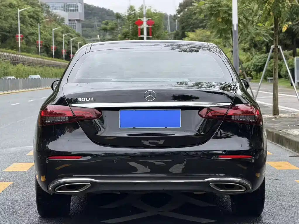 Mercedes-Benz E-Class — миниатюра 5