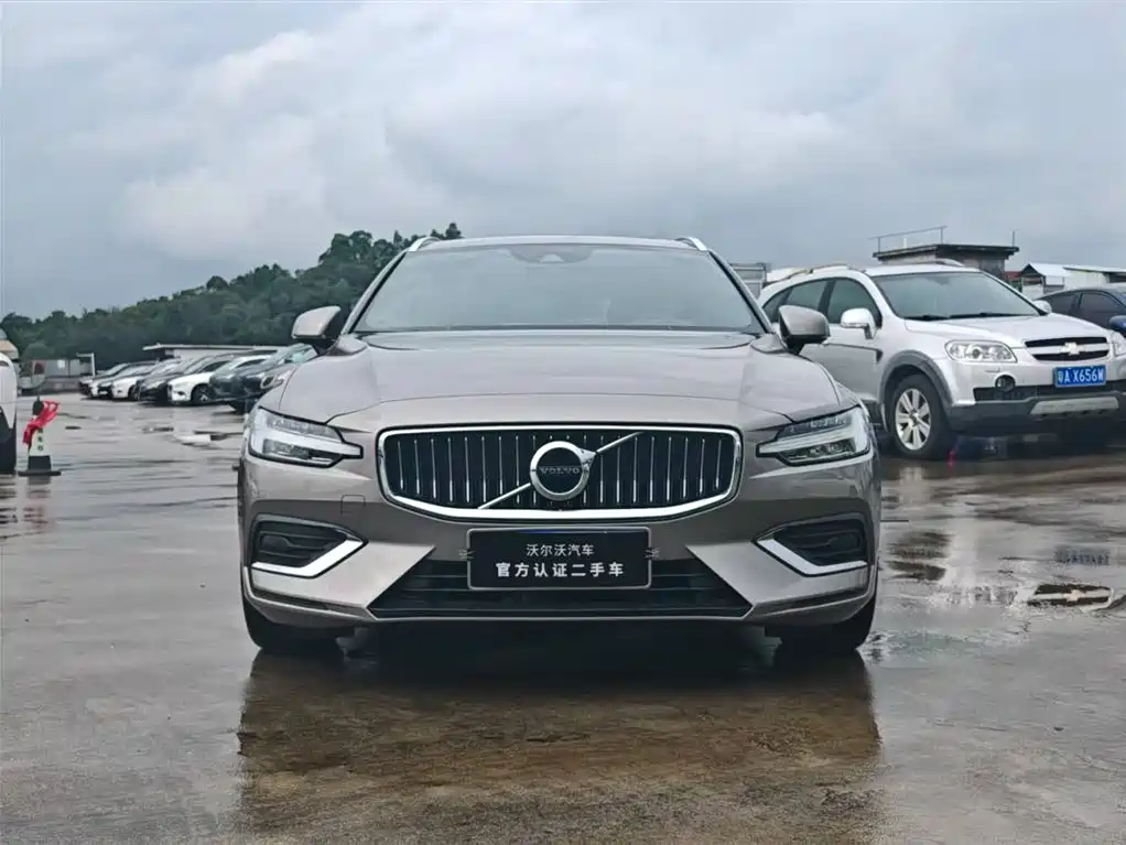 Volvo V60 2021 B5 Luxury