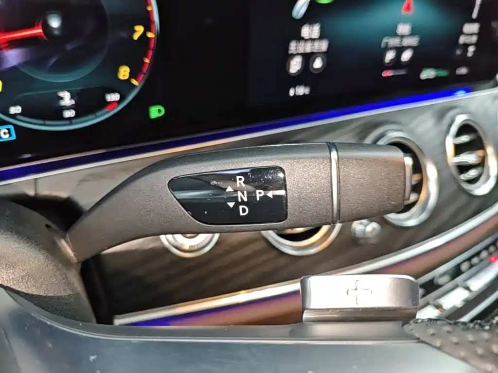 Mercedes-Benz E-Class — миниатюра 14
