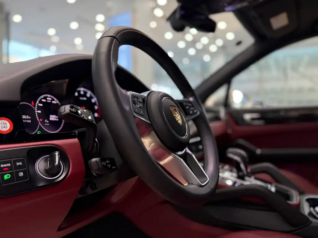 Porsche Cayenne — миниатюра 15