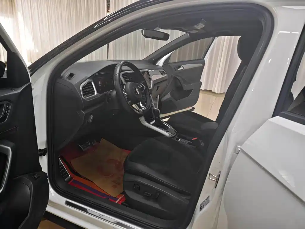 Volkswagen T-Roc — миниатюра 7