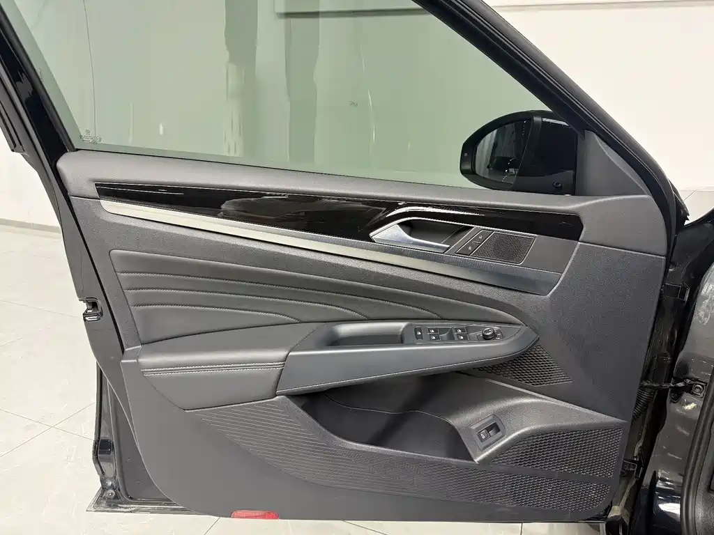 Volkswagen Passat 2025 330TSI Elite