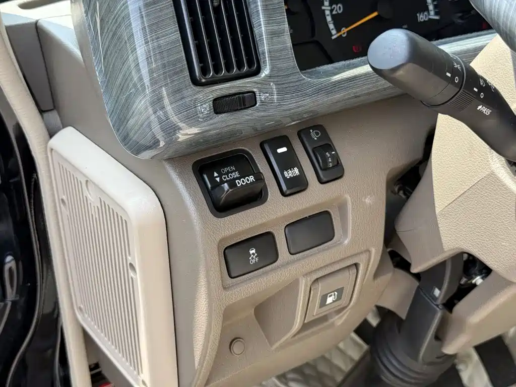 Toyota Coaster — миниатюра 10