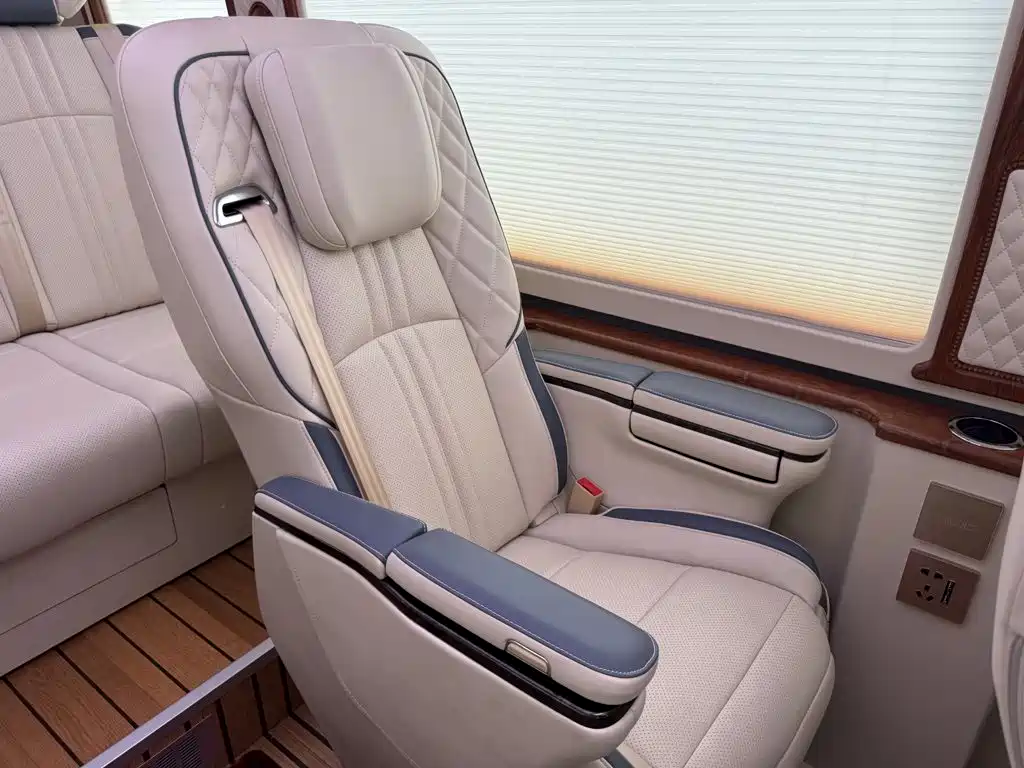 Toyota Coaster — миниатюра 32