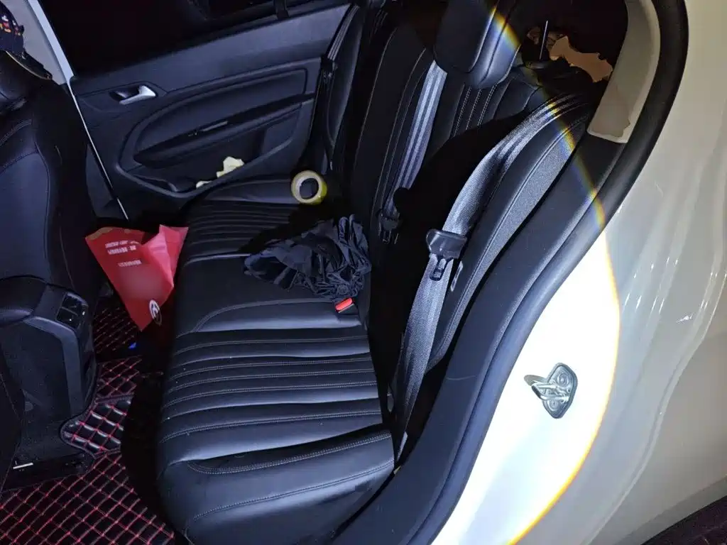 Peugeot 408 — миниатюра 14
