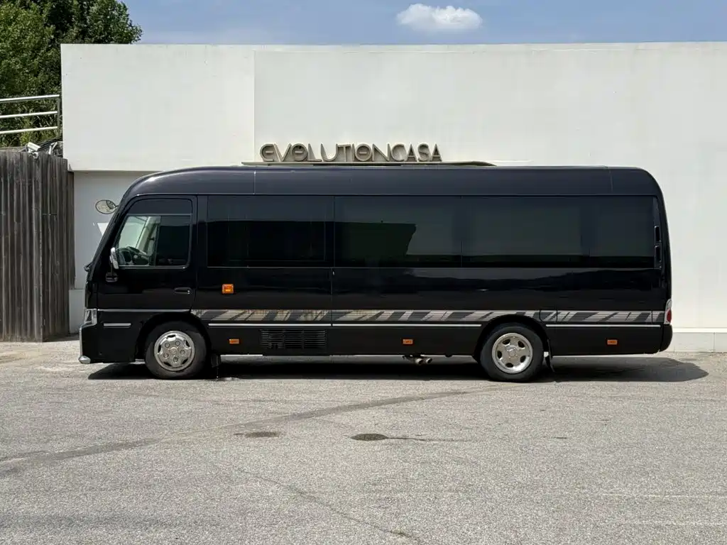 Toyota Coaster — миниатюра 4